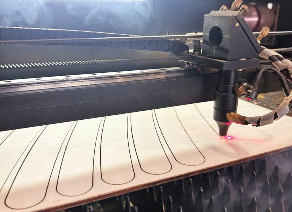 Découpe laser du bois pour luminaire