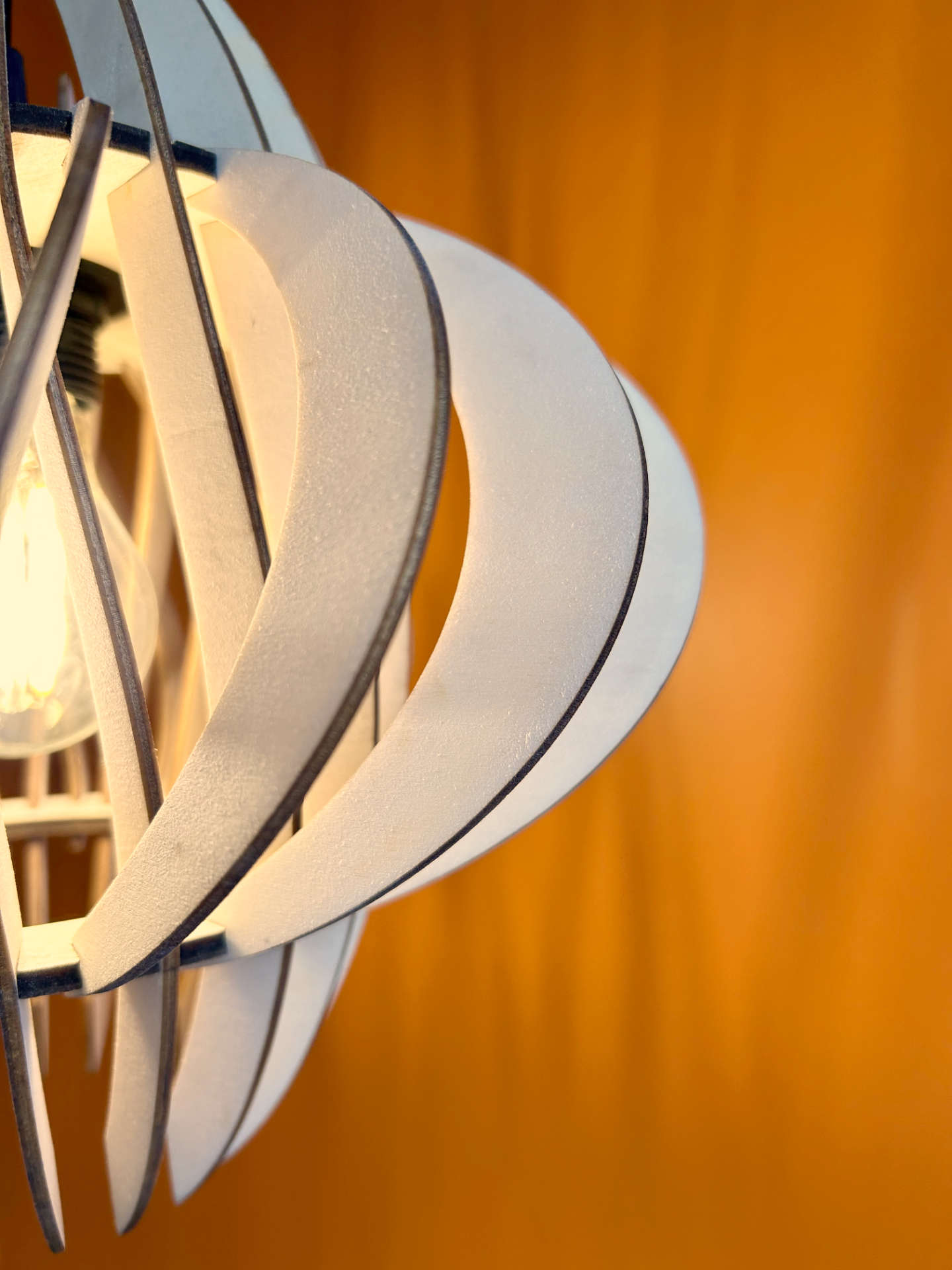 Détails sur le luminaire en bois Odette