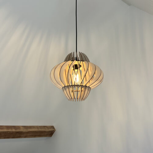 Vue de Odette, une suspension en bois pour enfants