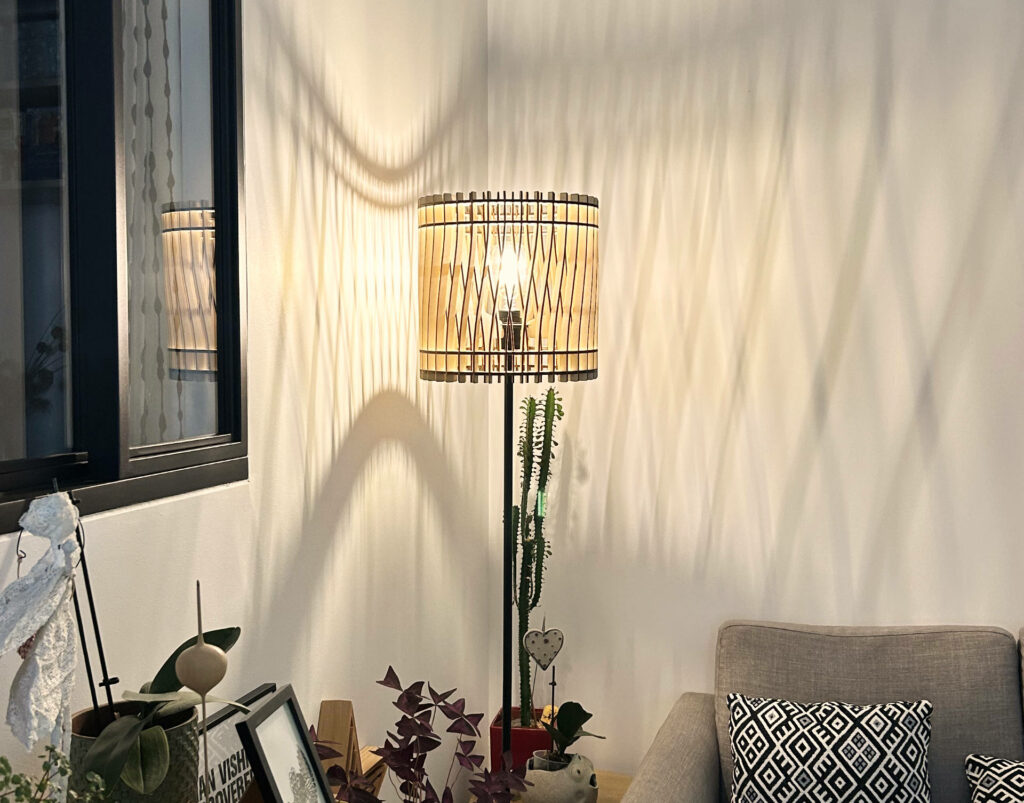 Lampe sur pied en bois