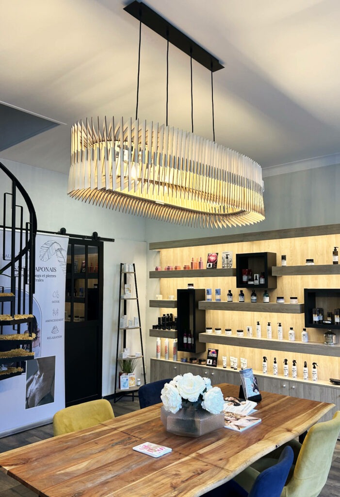 Une suspension magnifique en bois à Lyon
