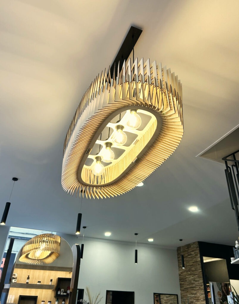 Luminaire suspendu aérien en bois