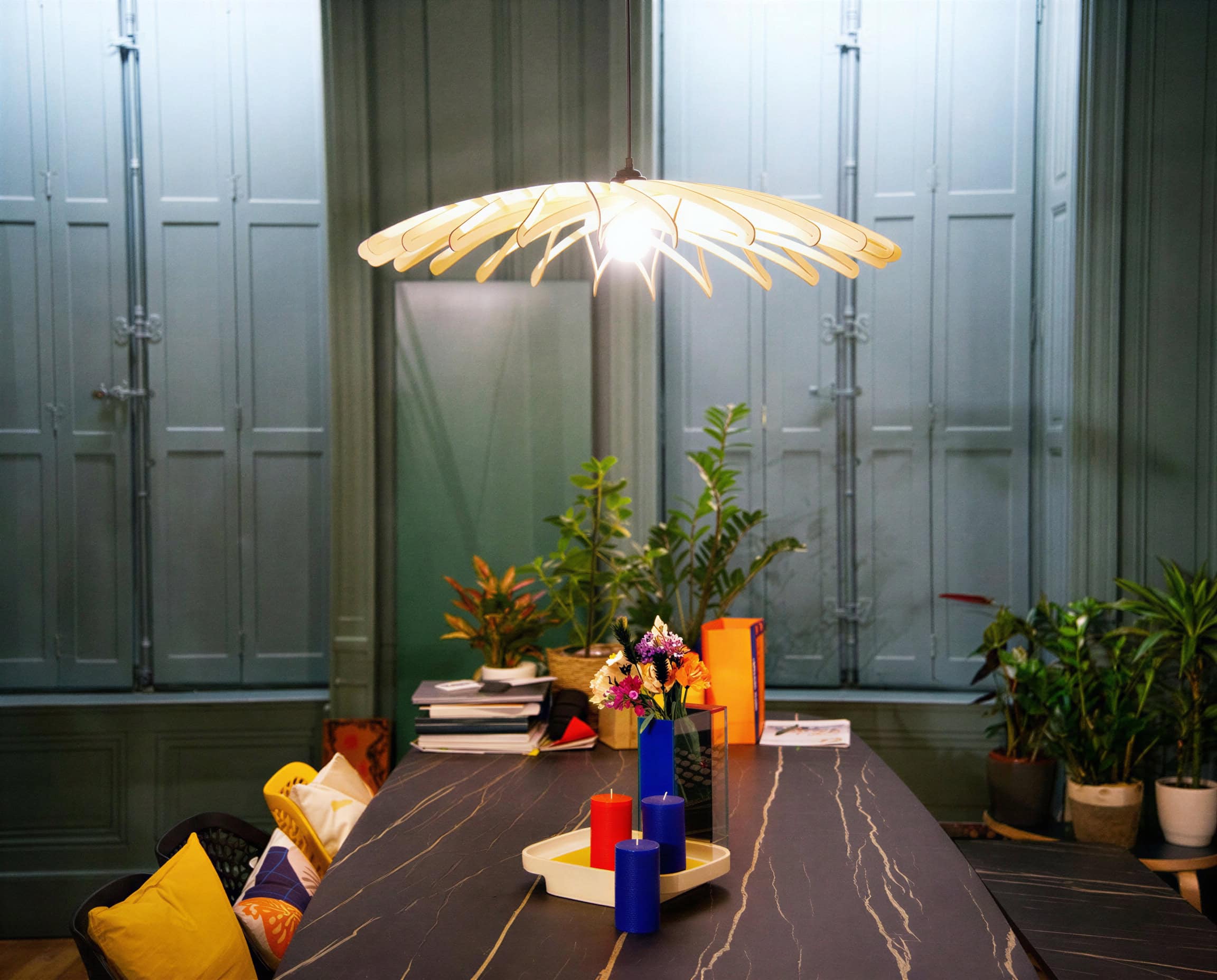 Dalida Le dahlia — Luminaire artisanal en bois