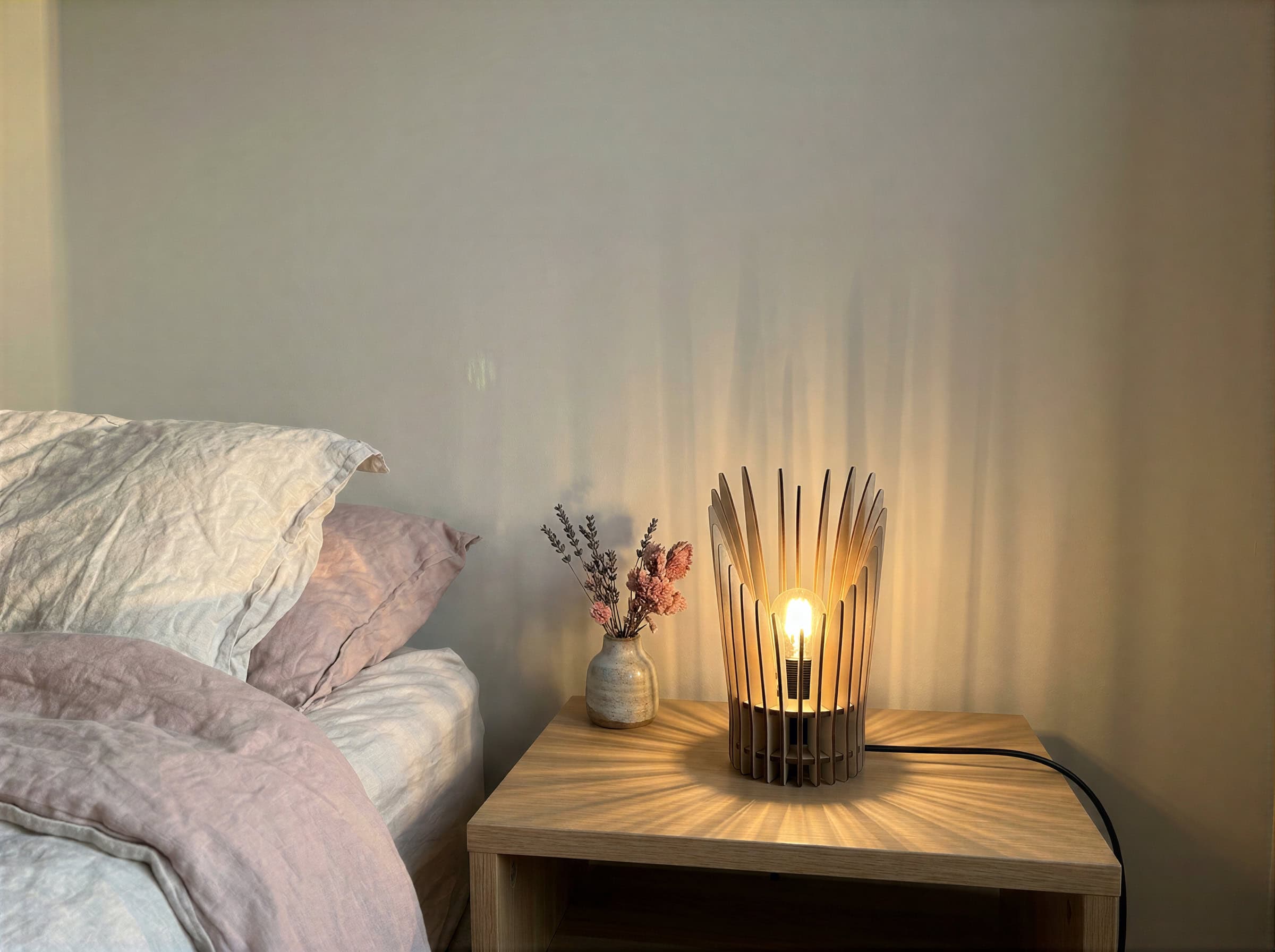 La Merveilleuse, luminaire artisanal en bois