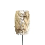 Lampadaire bois Alice éteint, abat-jour en hélice, Atelier Sâpi